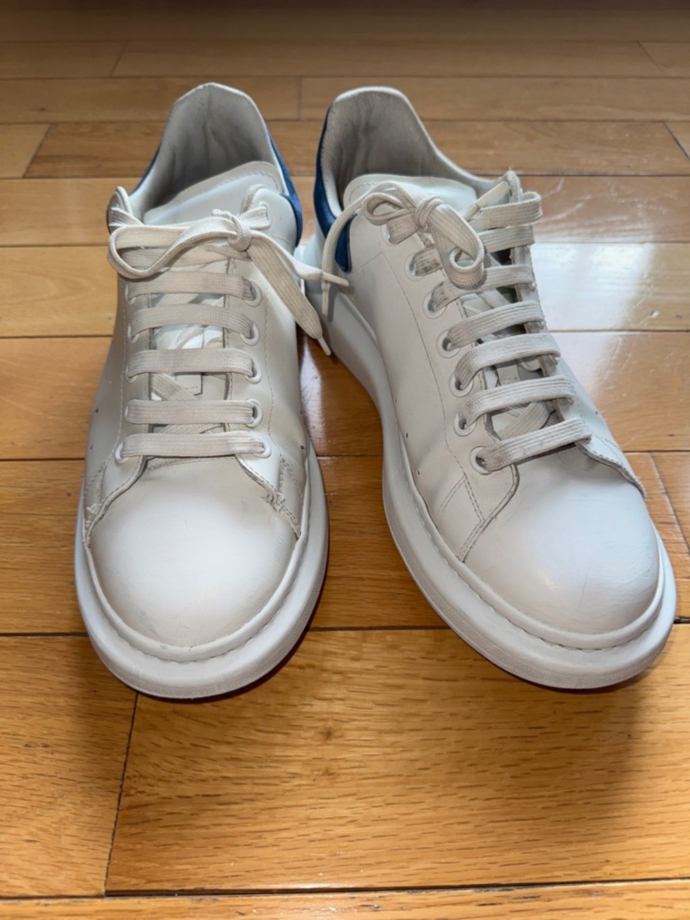 Alexander McQueen White Low-Top Sneakers with Blue Heel Tab